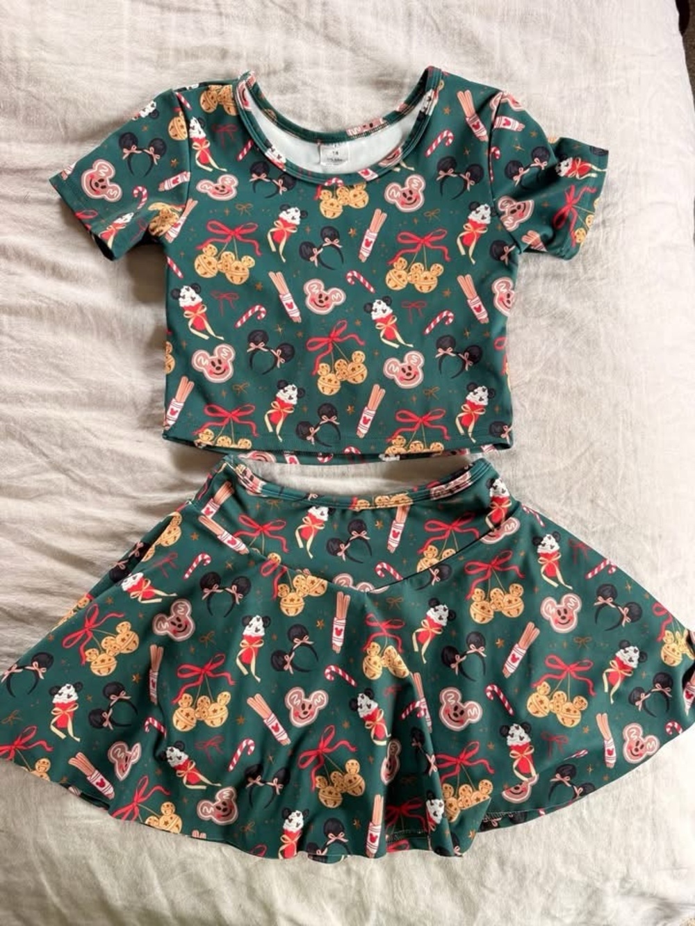 Green Two-Piece Crop Top and Skirt Set with Holiday Character Print